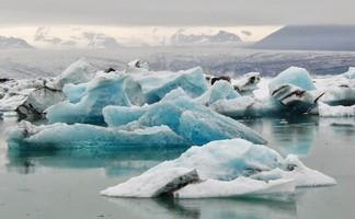 Floating blue icebergs in Jökulsarlon glacier lagoon, Iceland